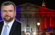 A g. le député RN Grégoire de Fournas (le 22/06/2022) / Vue de l'Assemblée nationale à Paris - le 10/11/2018