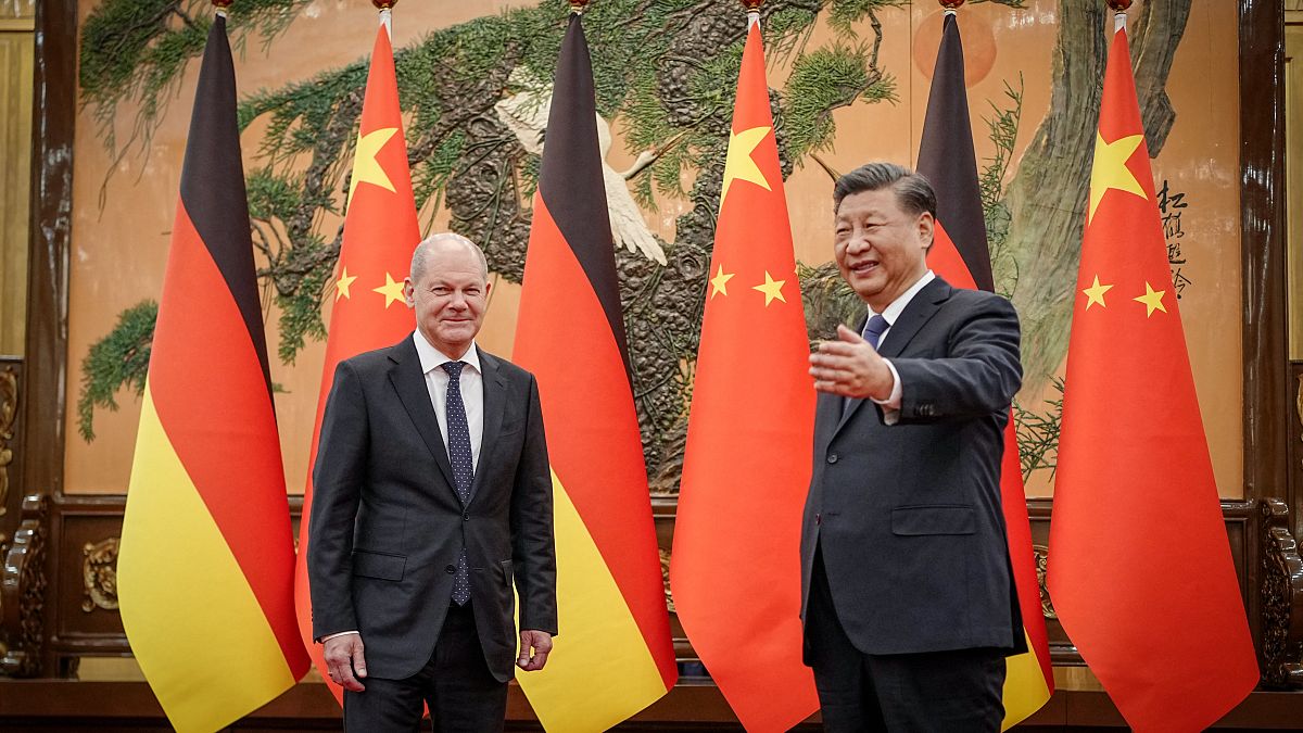 المستشار الألماني أولاف شولتس مع الرئيس الصيني شي جينبينغ 
