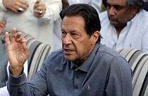 رئيس الوزراء الباكستاني السابق عمران خان يتهم رئيس الوزراء الحالي شهباز شريف بالتخطيط لمحاولة اغتيال فاشلة أسفرت عن إصابته، 4 نوفمبر 2022.