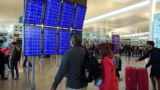 Passagiere im Flughafen von Barcelona an diesem Freitag