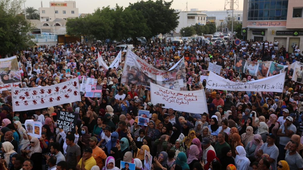 Des milliers de manifestants ont protesté une nouvelle fois en Tunisie, à Zarzis, le 4 novembre 2022. 