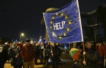 Demonstranten vorm Staatssender MTVA