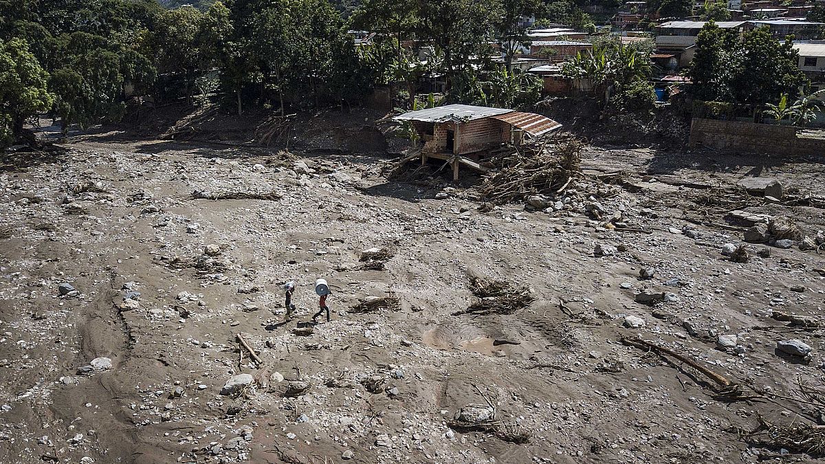 أدت الانهيارات الأرضية إلى مقتل العشرات في فنزويلا منذ 5 أسابيع 