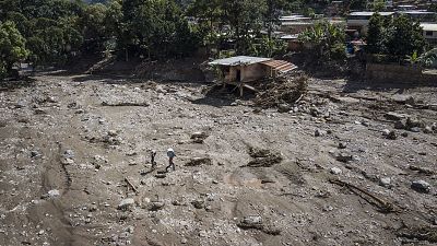 أدت الانهيارات الأرضية إلى مقتل العشرات في فنزويلا منذ 5 أسابيع