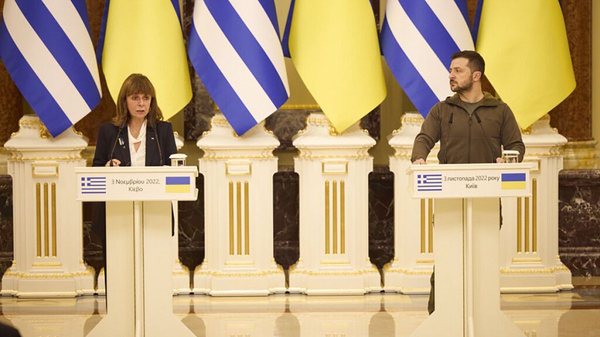 Η Πρόεδρος της Δημοκρατίας, Κατερίνα Σακελλαροπούλου, και ο πρόεδρος της Ουκρανίας, Βολοντίμιρ Ζελένσκι