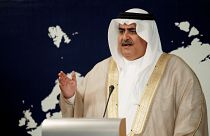 الشيخ خالد بن أحمد آل خليفة يتحدث في مؤتمر صحفي في المنامة