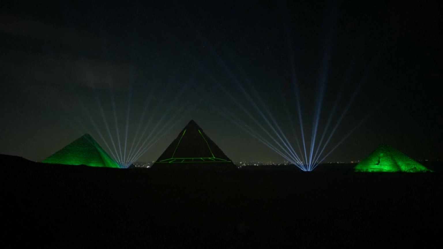 Video. Egypt lights up the Pyramid of Khafre ahead of #COP27