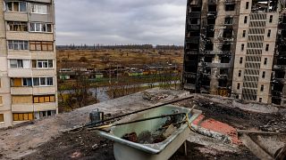 Zerstörte Wohnhäuser am Stadtrand von Charkiw