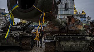 Tanques rusos expuestos en Kiev