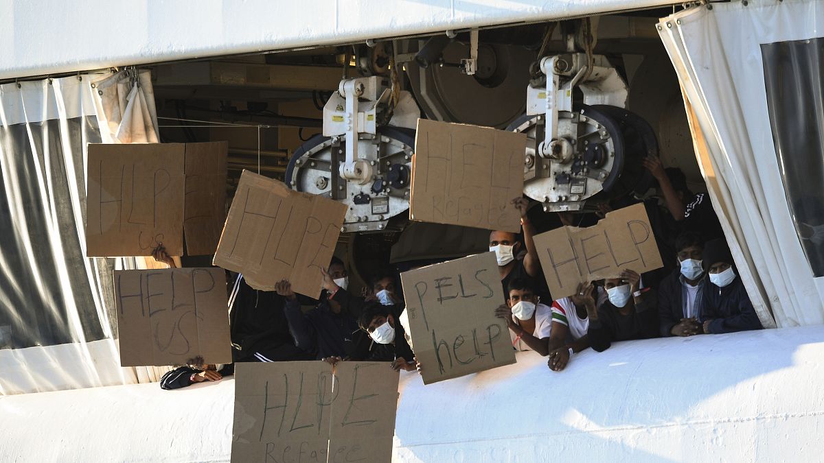 Migrants stuck on Geo Barents on Sicily coast call for help
