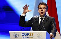 Президент Франции Эммануэль Макрон выступает на COP27 в Шарм-эль-Шейхе, Египет. 7 ноября 2022.