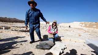 کاتلین مارتینز، سرپرست گروه باستان‌شناسی مصری ـ دومینیکی به هنگام کاوش در معبد تاپوسیریس مگنا