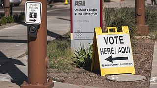 Sinal indicativo de assembleia de voto no Arizona