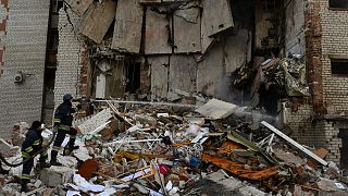Beschädigten Wohnhauses nach russischem Beschuss in der befreiten Stadt Lyman, Region Donezk (7.11.2022)