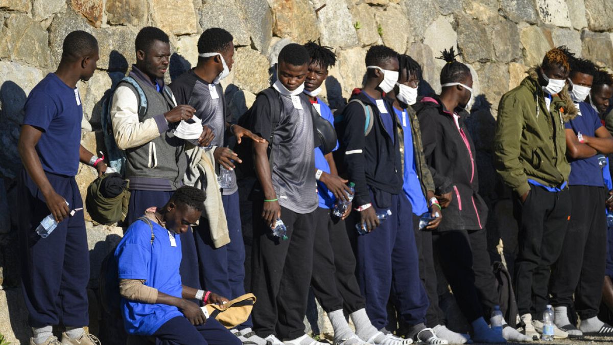 Μετανάστες που αποβιβάστηκαν στο λιμάνι του Ρέτζιο Καλάμπρια