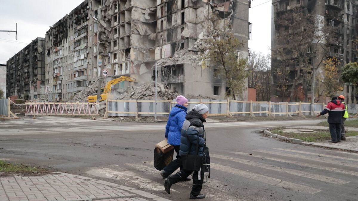 Der Frontverlauf in Russlands Krieg in der Ukraine: Frauen in Mariupol