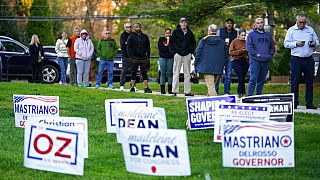 Ψηφοφόροι στην Πενσιλβάνια περιμένουν στην ουρά