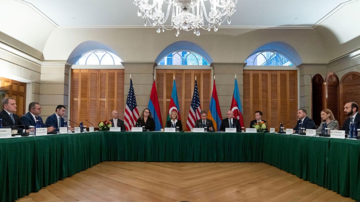 مذاکرات وزرای خارجه ارمنستان و جمهوری آذربایجان با حضور وزیر خارجه آمریکا در واشنگتن
