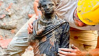 اكتشاف أكثر من 20 تمثالا من البرونز محفوظة بشكل جيد في أحواض استحمام ساخنة بمنطقة توسكاني يعود تاريخها إلى العصور الرومانية القديمة، الجمعة 29 يوليو 2022.