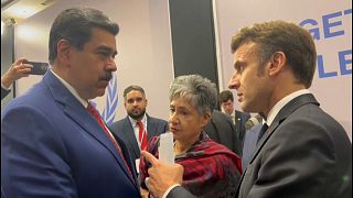 El presidente de Venezuela, Nicolás Maduro, y el presidente de Freancia, Emmanuel Macron, durante su encuentro en la COP27