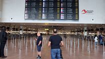 لوحة معلومات للرحلات التي تم حذفها بسبب الإضراب، مطار بروكسل الدولي.