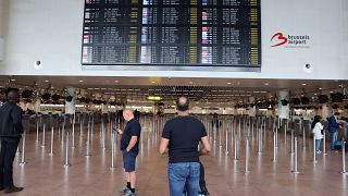 لوحة معلومات للرحلات التي تم حذفها بسبب الإضراب، مطار بروكسل الدولي.