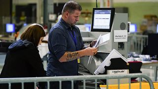 В США подсчитывают голоса избирателей, поданные на промежуточных выборах