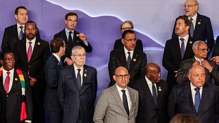 اجتماع قادة ومسؤولين لالتقاط صور جماعية قبل قمتهم في مؤتمر المناخ في منتجع شرم الشيخ المطل على البحر الأحمر، في مصر، يوم الإثنين 7 نوفمبر 2022.