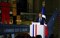 Le président français Emmanuel Macron s'exprime depuis la base navale de Toulon, France, le 9 novembre 2022