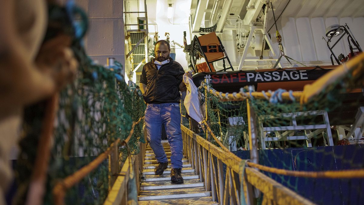 A Geo Barents nevű hajóról leengedtek néhány migránst Olaszországban