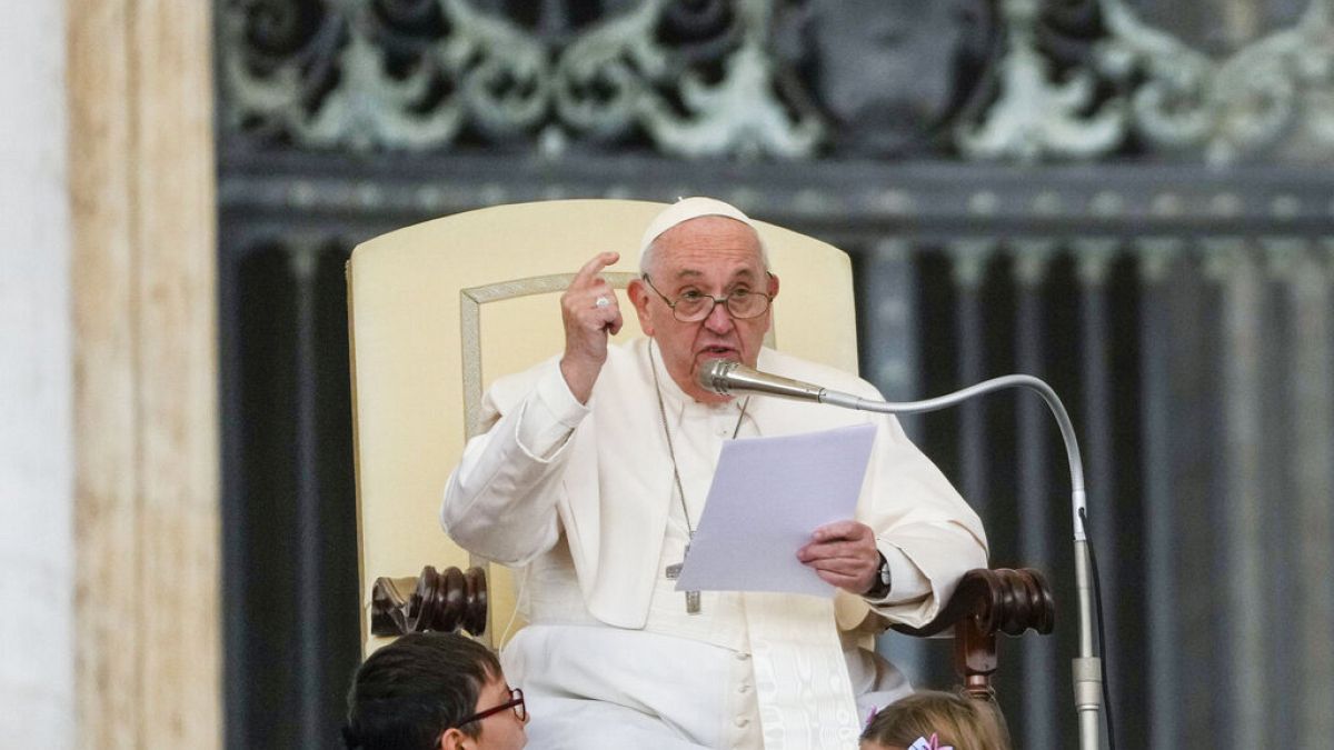 Papa Francis: Paralı askerlerin Ukraynalılara zulmünü kınıyorum