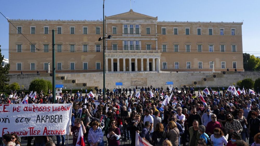 Αθήνα: συγκρούσεις κατά τη διάρκεια της γενικής απεργίας ενάντια στην ακριβή διαβίωση και τον πληθωρισμό