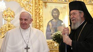 Ο Πάπας Φραγκίσκος σε παλαιότερη αυνάντησή του με τον μακαριστό Αρχιεπίσκοπο Κύπρου Χρυσόστομο Β'