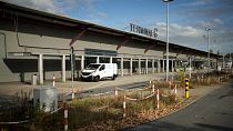 تم تحويل المبنى C التابع لمطار تيغل السابق إلى ملجأ مؤقت للاجئين في برلين، ألمانيا، الأربعاء 9 نوفمبر 2022.