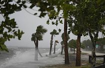 A Nicole hurrikán Florida partjainál