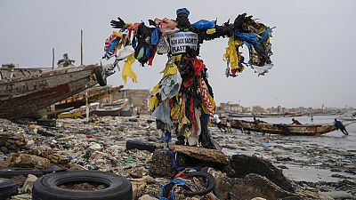Sénégal : "Plastic Man" en mission contre les déchets plastiques