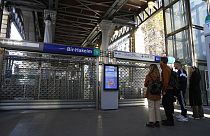 Десятки станций метро закрыты, не ходят пригородные поезда