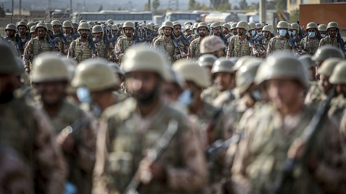 الجيش الإيراني خلال قيامه بمناورة عسكرية شمال غرب إيران - الاثنين 17 أكتوبر 2022.