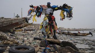 الناشط البيئي السنغالي مودو فال هو صاحب مبادرة من أجل حماية البيئة، يقول: إن التلوث البلاستيكي كارثة بيئية تطال تداعياتها الجميع، 10 نوفمبر 2022
