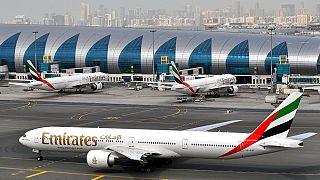 Αεροπλάνο της εταιρείας Emirates στο αεροδρόμιο του Ντουμπάι - φώτο αρχείου