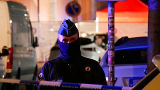 Ein Polizeibeamter wurde bei einem Messerangriff in Brüssel getötet und ein weiterer verletzt.