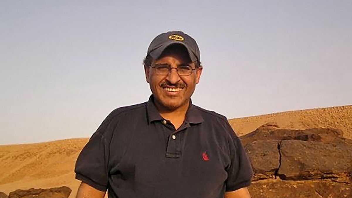 صورة للناشط السعودي محمد القحطاني في رحلة عائلية غرب الرياض صيف 2012.