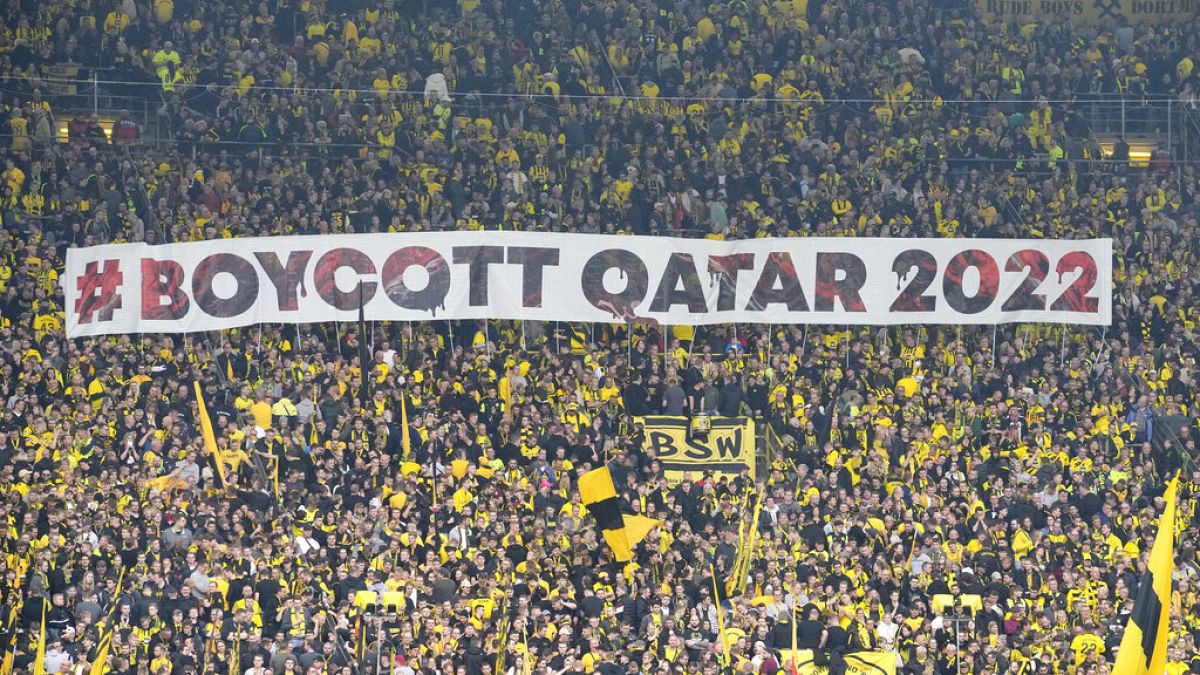Banner bei einem Spiel von Dortmund gegen Stuttgart am 22. Oktober 2022
