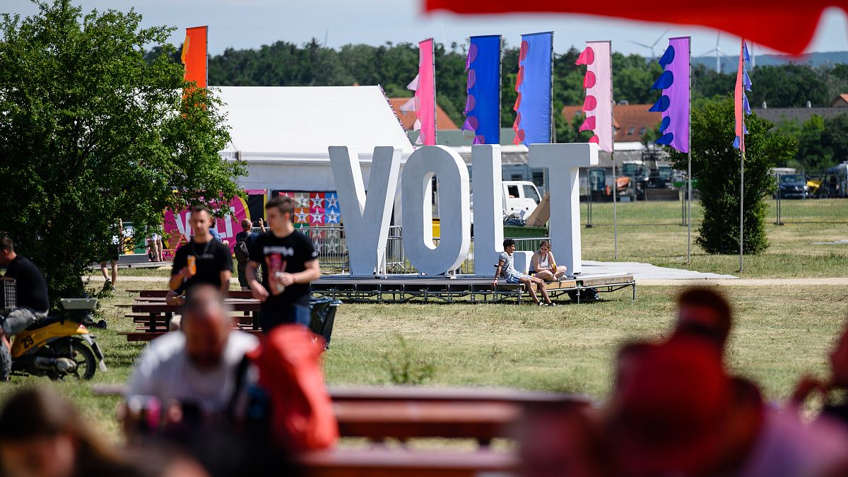 Fesztiválozók a soproni VOLT Fesztivál nyitónapján 2022. június 21-én
