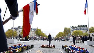 Emmanuel Macron az Ismeretlen Katona Sírjánál