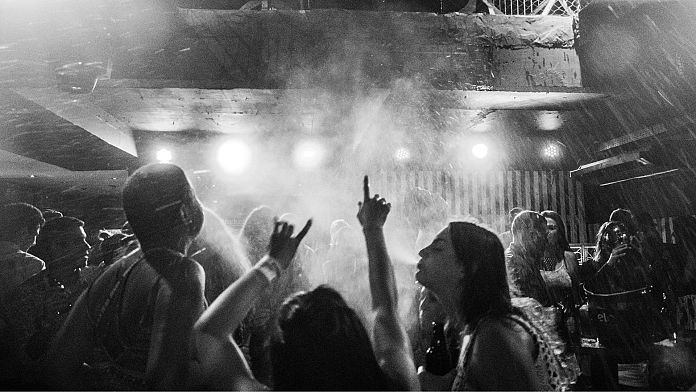 Questo nightclub scozzese immagazzina il calore corporeo dei festaioli per sfruttarlo come energia 3 Questo nightclub scozzese immagazzina il calore corporeo dei festaioli per sfruttarlo come energia