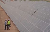 مجتزأ من فيديو لألواح لإنتاج الطاقة الشمسية في بنبان 
