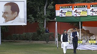 Φωτογραφία του δολοφονηθέντος πρώην πρωθυπουργού της Ινδίας Ρατζίβ Γκάντι σε προκλογική συγκέντρωση