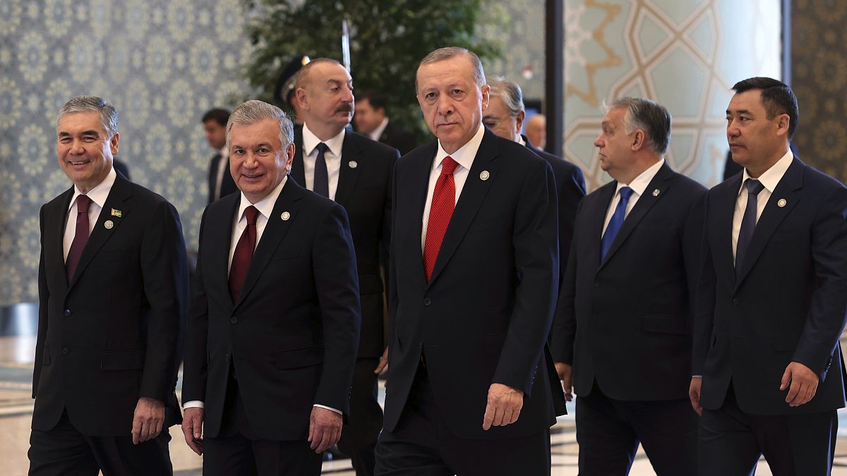 اردوغان إلى جانب رؤساء الدول الأعضاء في "منظمة الدول التركية" 