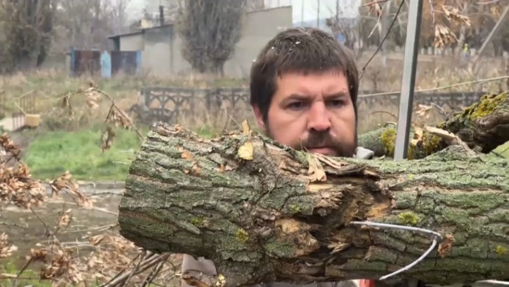 Ucraina: la vita dei pochi rimasti a Siversk, tra seminterrato e legna